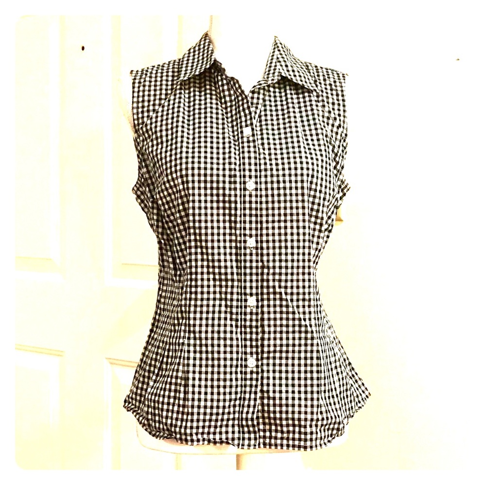 Jones New York Sport sleeveless button down top